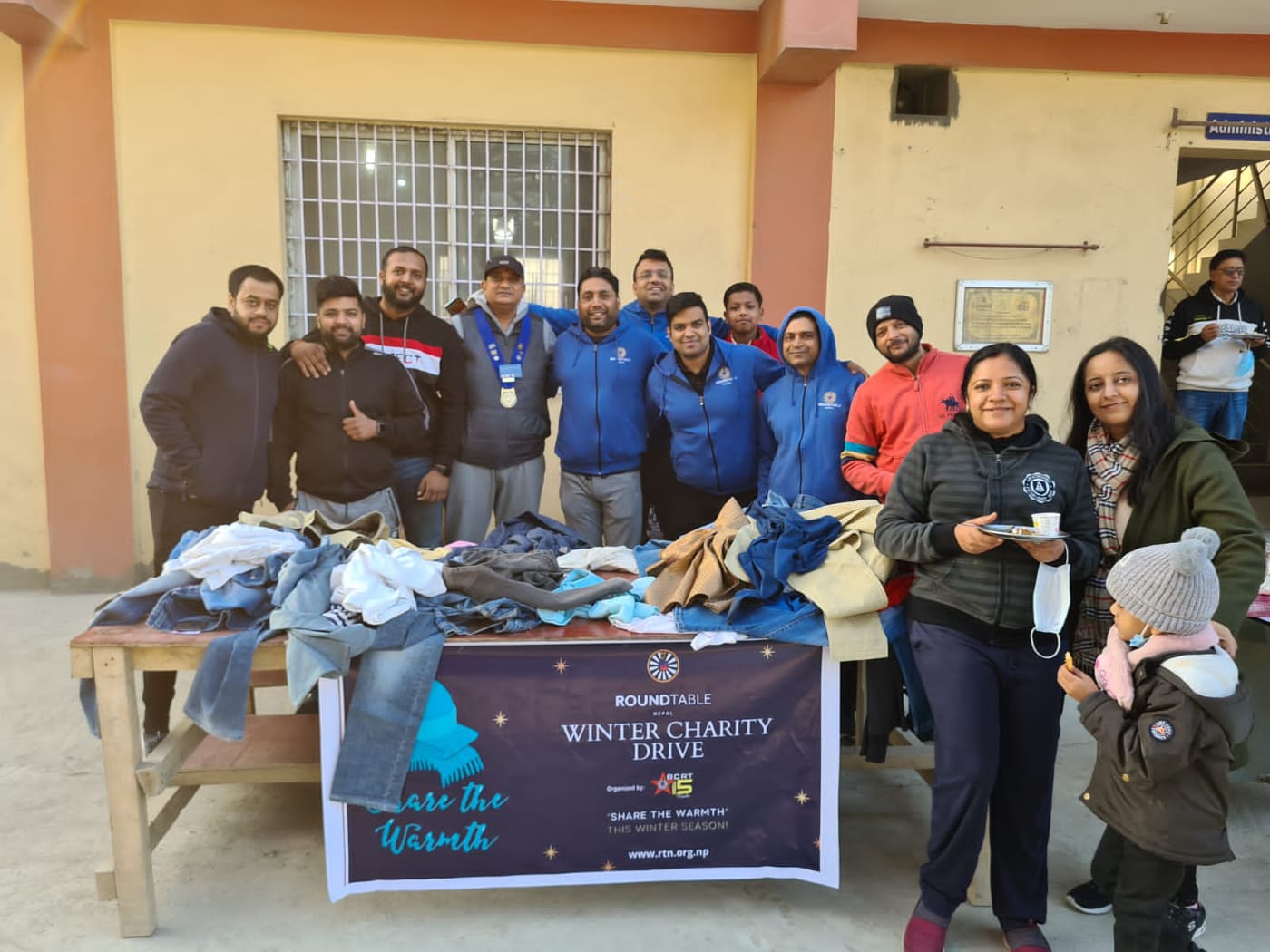 विराटनगर सेन्ट्रल राउन्ड टेबल १५ले गर्याे विपन्नलाई न्यायो कपडा सहयोग