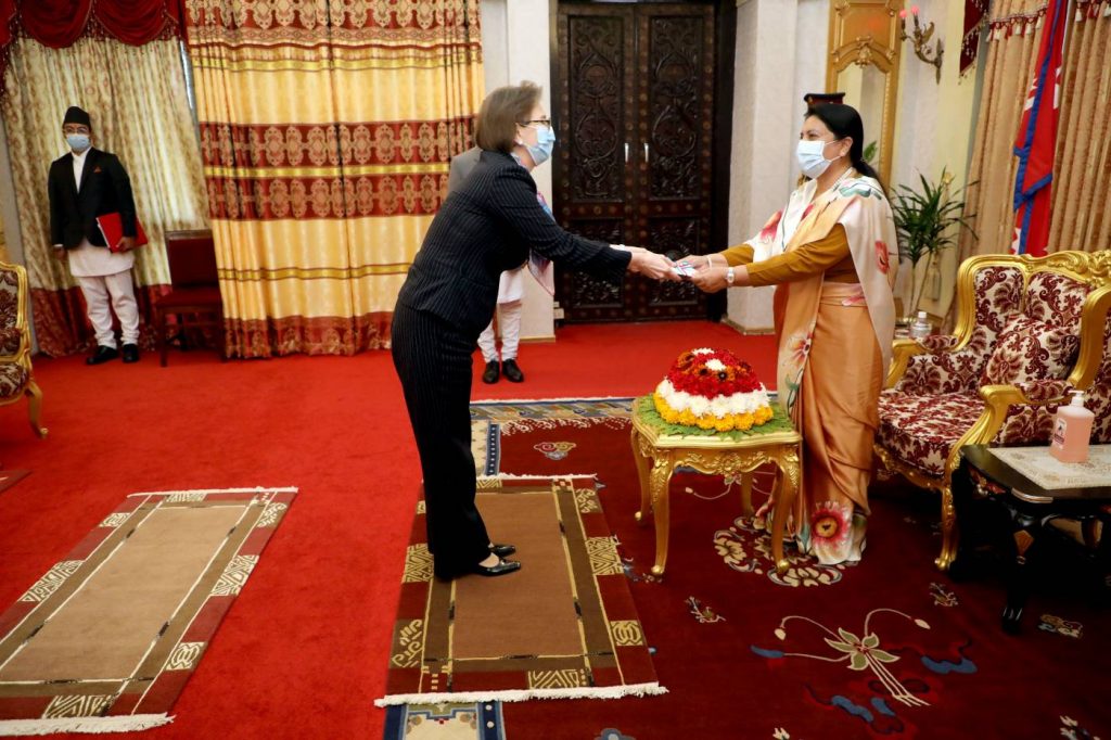 पाँच देशका राजदूतद्वारा राष्ट्रपतिसमक्ष ओहोदाको प्रमाणपत्र पेश