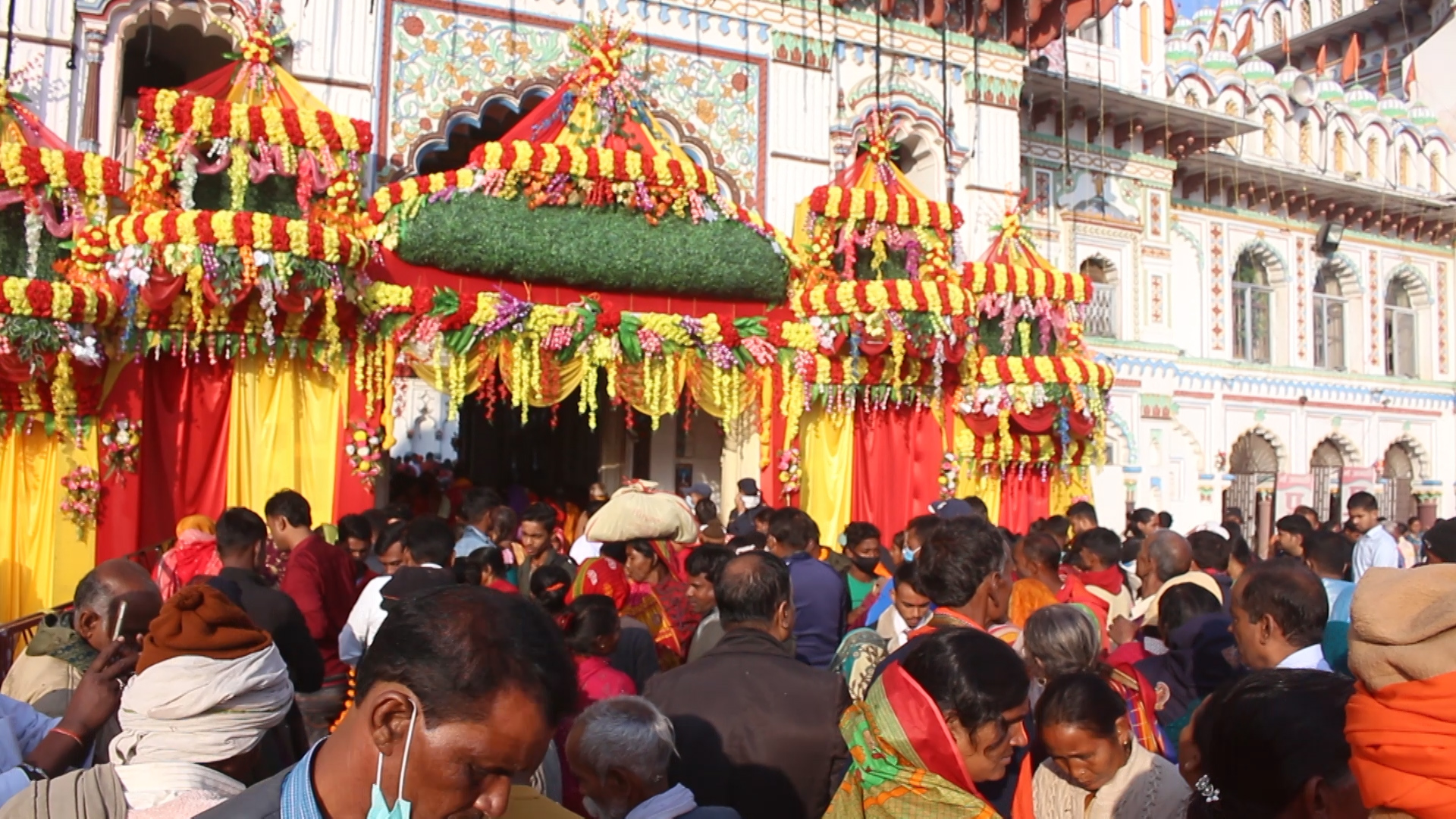 विवाह पञ्चमीमा श्रद्धालुको घुइँचो