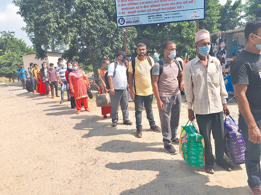 भारतमा रातदिन काम गर्दासमेत श्रमिकको हात शून्य