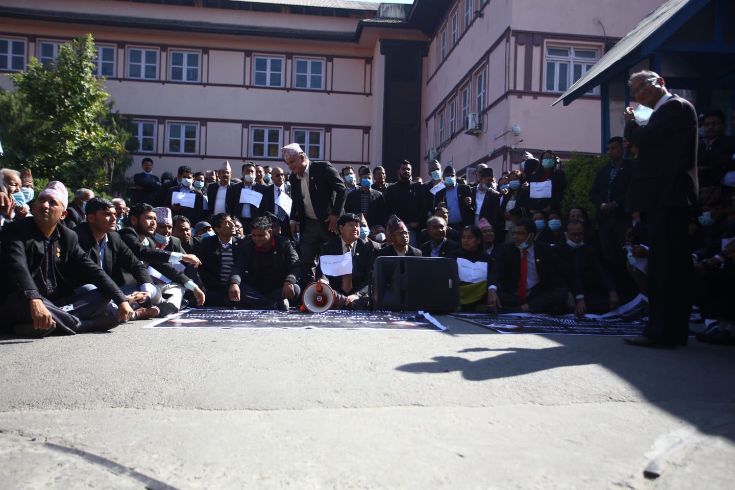 सर्वोच्च अदालत परिसरमा प्रदर्शन नगर्न जबराको चेतावनी