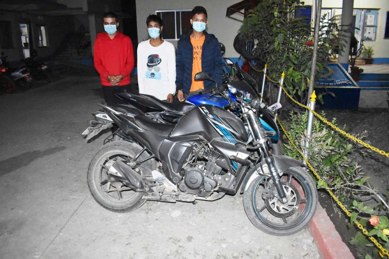 मोटरसाइकल चोरी गर्ने ३ जना पक्राउ