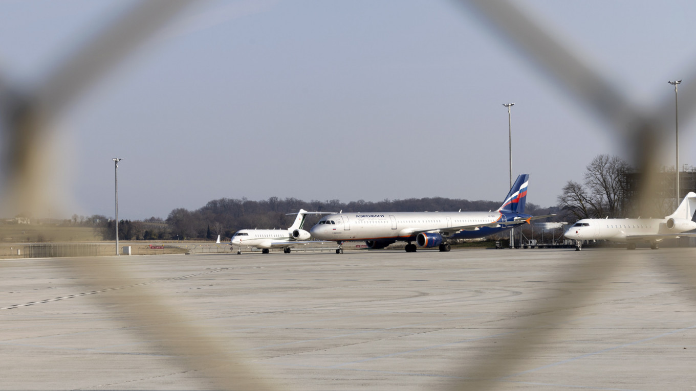 अमेरिका र युरोपेली सयौं व्यावसायिक विमान रुसको कब्जा