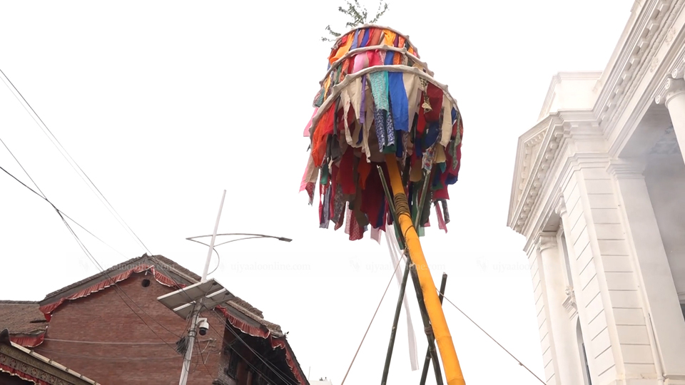 वसन्तपुरमा चीर ठड्याएसँगै यसपालिको होली पर्व सुरु