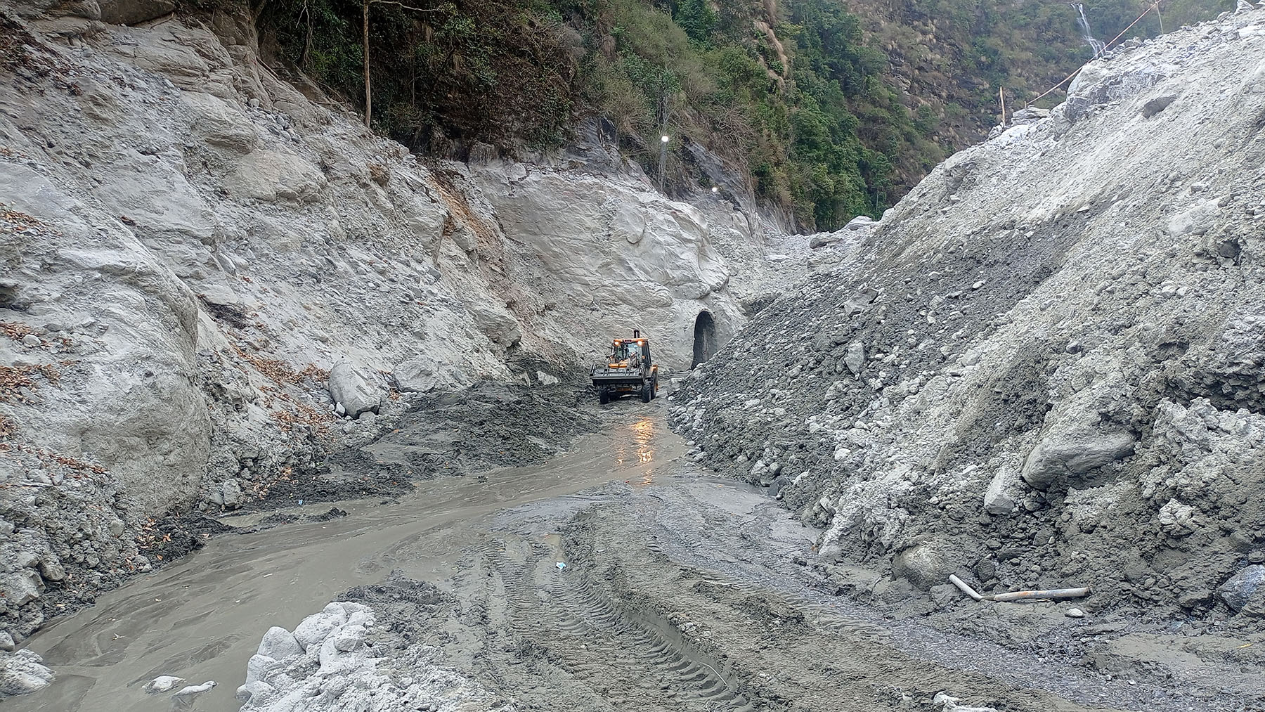बाढीपहिरोले क्षति पुगेको मेलम्ची खानेपानी आयोजनाको मर्मतकार्य ६० प्रतिशत सम्पन्न