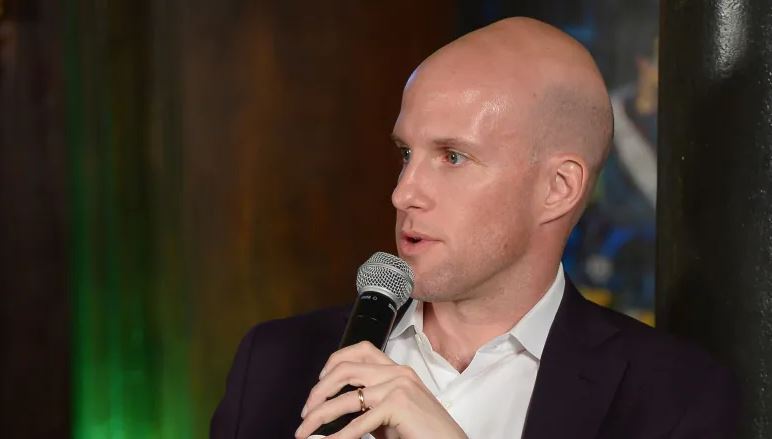 विश्वकप रिपोर्टिङ गरिरहेका अमेरिकी पत्रकारको मृत्यु