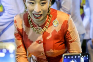 थाइल्यान्डकी राजकुमारी तीन सातादेखि बेहोस