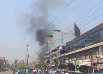 इटहरीकोसेन्ट्रल प्लाजामा आगो र धुँवाको मुस्लो, आधा दर्जन फसे