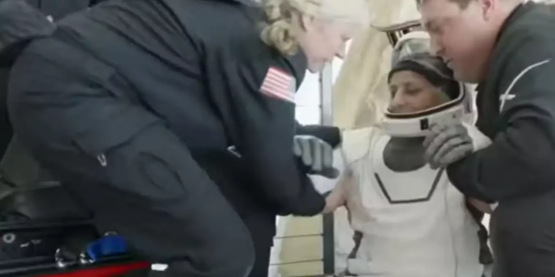 सुनिता र बुचको ९ महिने यात्रा,डल्फिनले गरे स्वागत