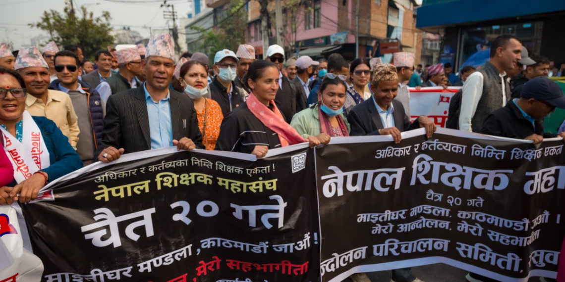 ४ लाख शिक्षक सडकमा, गर या मरको स्थिति