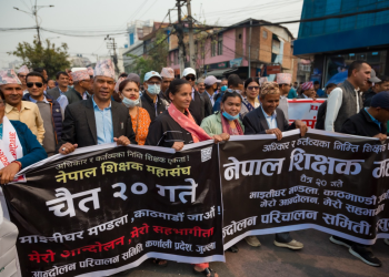 ४ लाख शिक्षक सडकमा, गर या मरको स्थिति