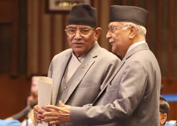 प्रचण्डसंग फोटो खिचेर देउवालाई झस्काउँदै ओली