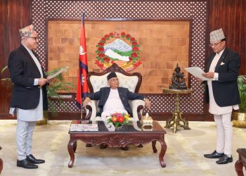 अर्ती दिने ओलीले नै मर्यादा विर्सिए,थचक्क बसिरहे