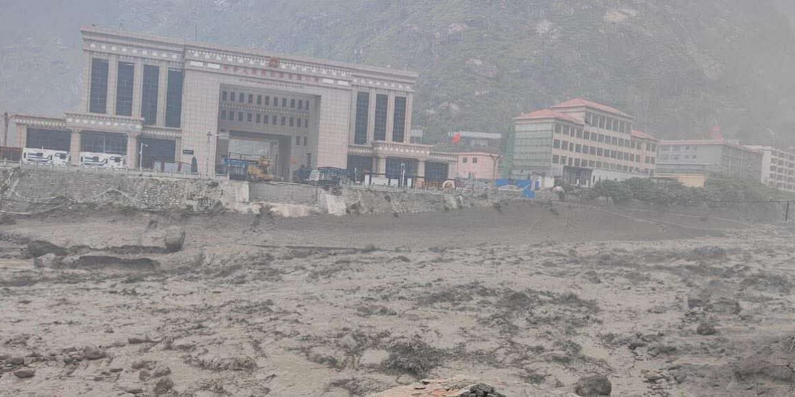 हिमताल फुटेको आशंका,मितेरी पुल बगेपछि टुट्यो नेपाल–चीन सम्पर्क