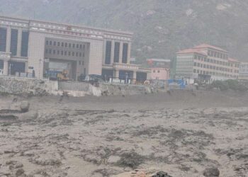 हिमताल फुटेको आशंका,मितेरी पुल बगेपछि टुट्यो नेपाल–चीन सम्पर्क