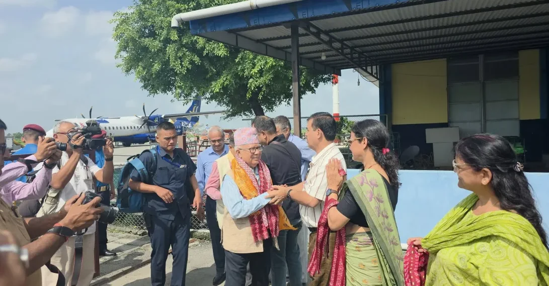 माधवले आफ्नै पार्टीमा आगो लगाए, झलनाथसँग मागे राजीनामा 