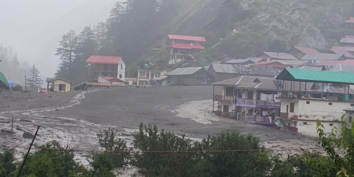 भारतको उत्तराखण्डमा बादल फाट्दा प्रलयः दर्जनौं घर र होटल बगायो