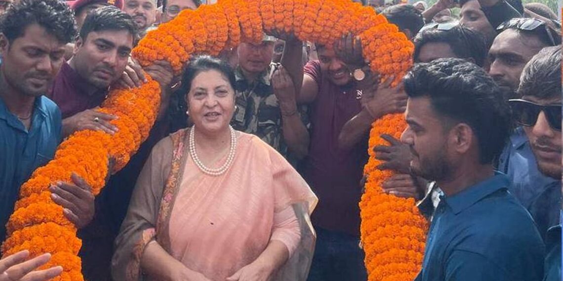 वीरगन्जमा विद्यालाई ५१ किलोको माला, एमालेले गर्यो भव्य स्वागत