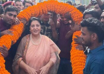 वीरगन्जमा विद्यालाई ५१ किलोको माला, एमालेले गर्यो भव्य स्वागत