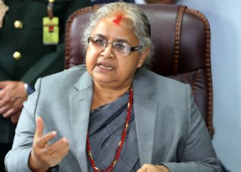 जंगी अड्डा भित्र सुशीला, बाहिर समर्थनसँगै विरोध