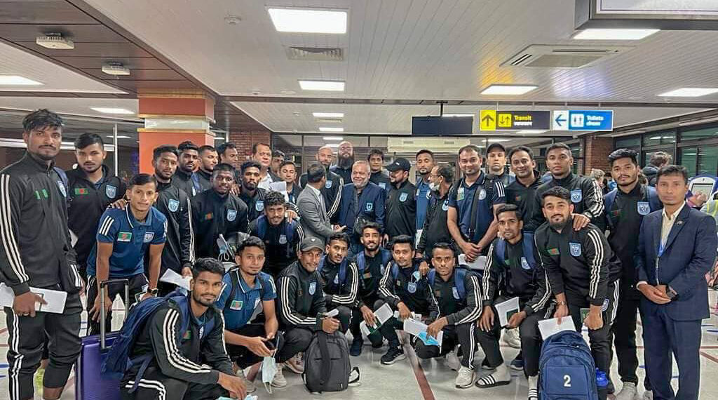 मैत्रीपूर्ण फुटबल खेल्न नेपाल आइपुग्यो बगंलादेशी टोली