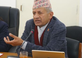 कावा प्रमुख निर्वाचन आयुक्तसंग किन रिसायो एमाले ?