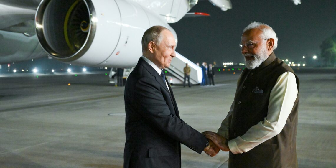 मोदीको अंगालोमा पुटिन,विमानस्थलमै पुगे लिन, आज २५ सम्झौता