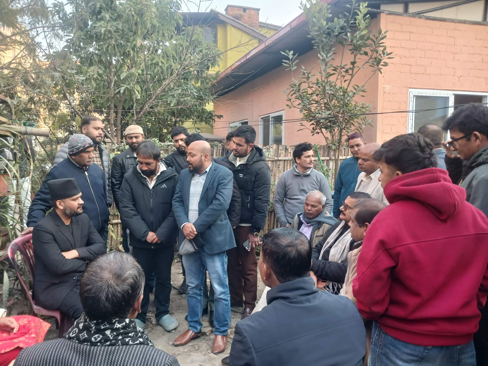 बालेनलाई आफन्तले घेरे, पैतृक थलो महोत्तरी नछाड्न दबाब