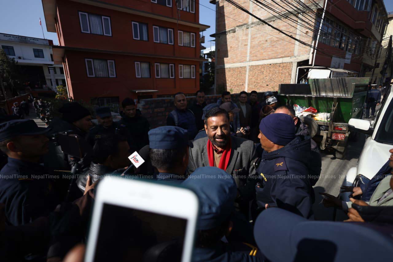 कांग्रेस केन्द्रीय कार्यालयमा प्रहरी परिचालन, नेताहरू अर्कै गेटबाट छिरे