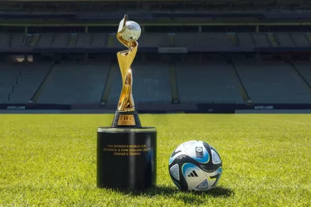 1-woman_football_fYi7AmwMSq