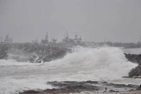 13-cyclone-hudhud13