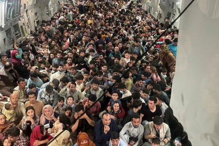17afghanistan-briefing-airport2-jumbo