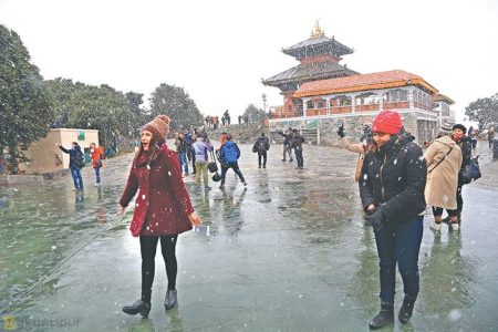 20190107110417_People_Enjoy_Snow_Fall_Chandragiri_24012018012-25012018072711-1000x0