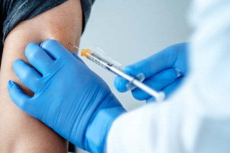 2020-12-02T112610Z_715555983_RC2ZEK9KMZ76_RTRMADP_3_HEALTH-CORONAVIRUS-BRITAIN-VACCINE-e1606908679276