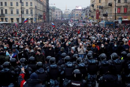 Law enforcement officers stand in front of participants during a rally in support of jailed Russian opposition leader Alexei Navalny in Saint Petersburg, Russia January 23, 2021. REUTERS/Anton Vaganov     TPX IMAGES OF THE DAY