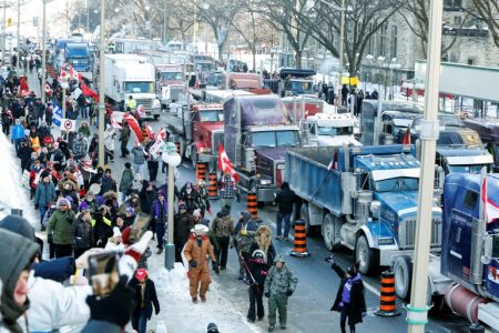 2022-01-29T180340Z_1903596848_RC2Z8S9W9RK0_RTRMADP_3_HEALTH-CORONAVIRUS-CANADA-TRUCKING