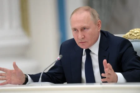 2022-07-07T190843Z_1599408149_RC277V9NHFDZ_RTRMADP_3_UKRAINE-CRISIS-RUSSIA-PUTIN-1