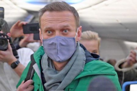 210117145137-alexey-navalny-detained-return-flight-russia-germany-pleitgen-nr-vpx-00000801-exlarge-169