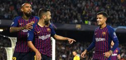 BARCELONA, SPAIN - OCTOBER 24:  Jordi Alba of Barcelona celebrates after scoring his team's second goal with Arturo Vidal and Philippe Coutinho of Barcelona during the Group B match of the UEFA Champions League between FC Barcelona and FC Internazionale at Camp Nou on October 24, 2018 in Barcelona, Spain.  (Photo by David Ramos/Getty Images)