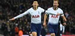 LONDON, ENGLAND - NOVEMBER 24:  Heung-Min Son celebrates after scoring his team's third goal with teammate Harry Kane of Tottenham Hotspur during the Premier League match between Tottenham Hotspur and Chelsea FC at Tottenham Hotspur Stadium on November 24, 2018 in London, United Kingdom.  (Photo by David Ramos/Getty Images)