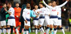 BARCELONA, SPAIN - DECEMBER 11:  Erik Lamela of Tottenham Hotspur celebrates after the UEFA Champions League Group B match between FC Barcelona and Tottenham Hotspur at Camp Nou on December 11, 2018 in Barcelona, Spain.  (Photo by Clive Rose/Getty Images)