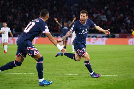 Lionel Messi of PSG celebrates scoring his goal during the UEFA Champions League match between Paris Saint Germain and Manchester City at Le Parc des Princes, Paris, France on 28 September 2021. PUBLICATIONxNOTxINxUK Copyright: xAndyxRowlandx PMI-4450-0077