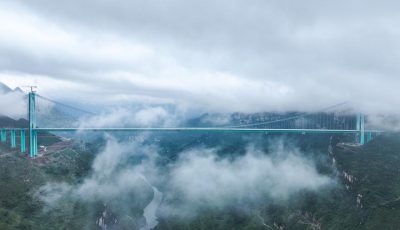 (250821) -- GUIYANG, Aug. 21, 2025 (Xinhua) -- This aerial drone photo taken on Aug. 21, 2025 shows the Huajiang Grand Canyon Bridge in southwest China's Guizhou Province. Engineers on Thursday launched a load testing on the Huajiang Grand Canyon Bridge, which is set to become the world's tallest bridge.
  The suspension bridge has a vertical height of 625 meters from the bridge deck down to the river surface.
  The 2,890-meter bridge, with a span of 1,420 meters, is also the world's largest span bridge to be built in a mountainous area. (Xinhua/Yang Wenbin)