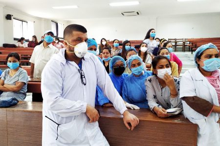 5f365ba585411_PCR_parichan_ko_palo_kurdai_sikchan_aspatal_ka_swasthykarmi