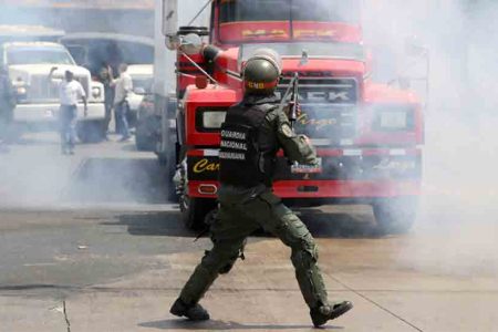 789819-venezuela-cops-29