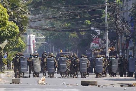 800MyanmarProtestsPolice-AP