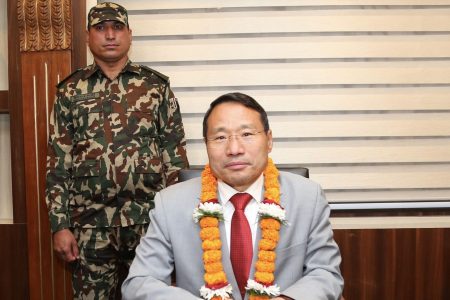 नवनियुक्त अर्थमन्त्री वर्षमान पुन अर्थ मन्त्रालयमा बुधबार पदभार ग्रहण गर्दै । तस्बिर :  प्रदीपराज वन्त /  रासस