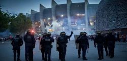 paris fan clashes over riot police