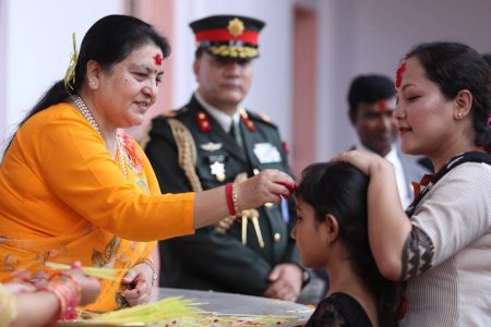Dashain-Tika-by-Rastrapati-with-Public-4