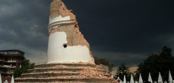 Dharahara_after_2015_earthquake_avRofHX0BM